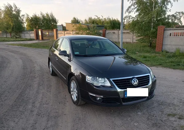 volkswagen passat Volkswagen Passat cena 16900 przebieg: 268012, rok produkcji 2008 z Kutno